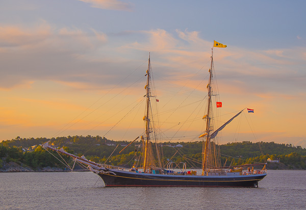 Det stolta segelfartyget Morgenster, granne i ankringsviken vid Torungen